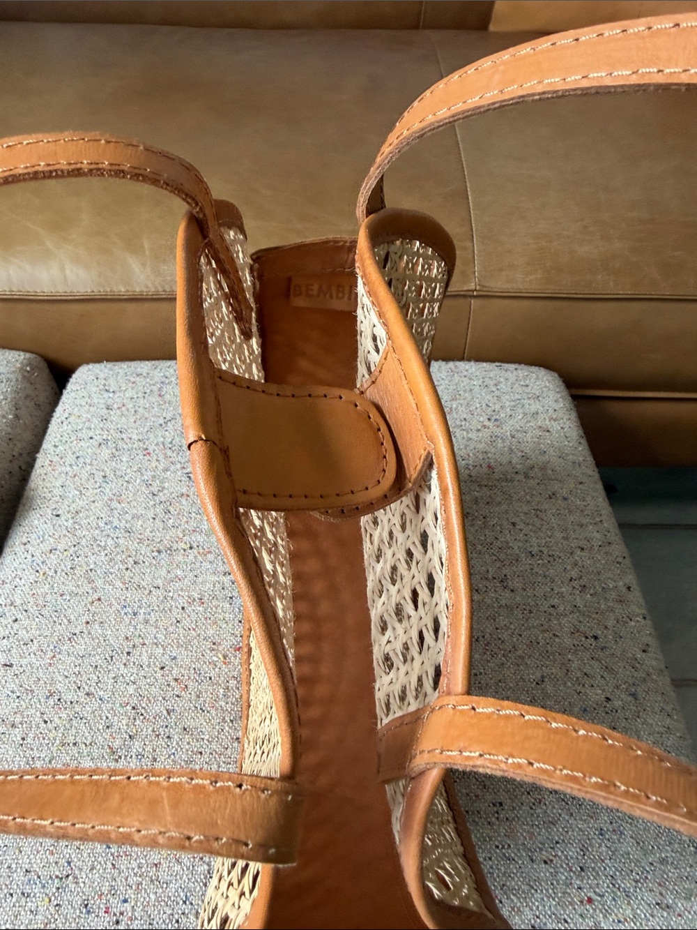 Round Leather Rattan Tote Bag from Bembien - Picture 2 of 11